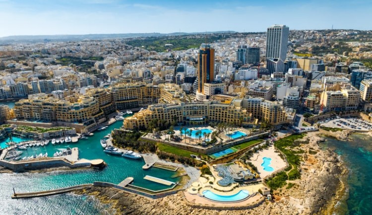 Difference Between a Guest House and a Hotel in Malta