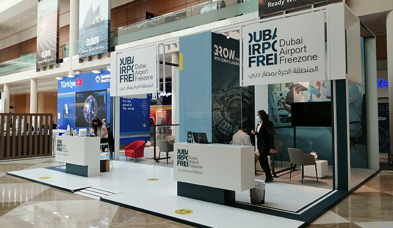 Free zone consultants guide businesses in selecting the right zone and license