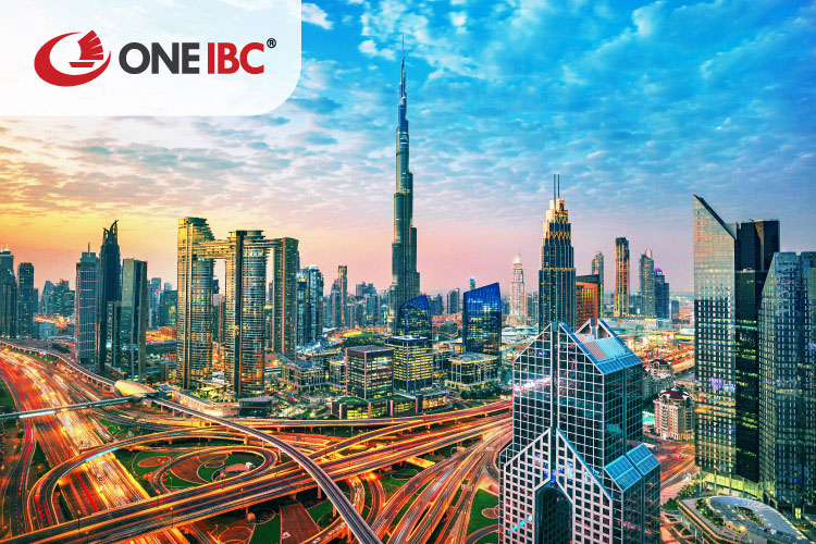 UAE được xem là vị trí chiến lược giữa châu Á, Châu Âu và châu Phi. UAE được xem là vị trí chiến lược giữa châu Á, Châu Âu và châu Phi.