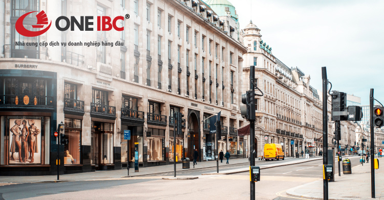 Đường phố nước Anh vắng vẻ trong những ngày “giãn cách” vì đại dịch Covid -19.